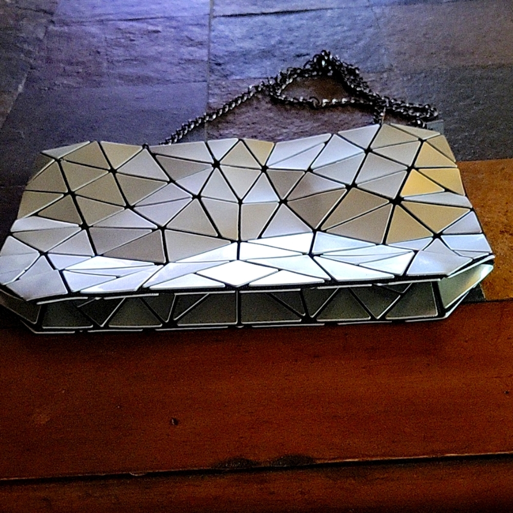 Small silver metallic chain should strap purse
